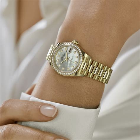 18 ct yellow gold rolex.